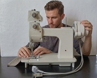 Machine à coudre industrielle automatique pour gants, usage intensif, neuve, point de chaînette, à colonne, avec moteur, pour usine.
