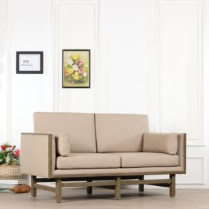 El sofá Ardena presenta un diseño moderno con artesanía en madera maciza que ofrece un cómodo asiento doble que eleva la sala de estar. - Product Image 3