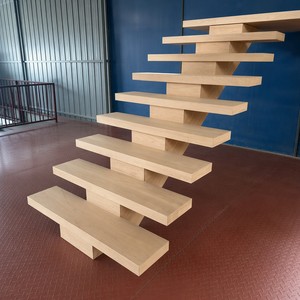 Escalera Flotante Moderna con Diseño en <span class=keywords><strong>Zigzag</strong></span> Central, Peldaños de Roble Macizo, Diseño de Escalones Abiertos, Personalizada para Villas, Lofts y Espacios Comerciales - Product Image 4