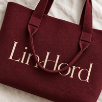 Sac à bandoulière tricoté pour femmes, avec options de port épaule et à la main, pour marques d'accessoires féminins et détaillants de boutiques