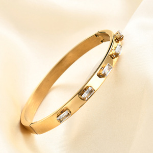 Bracelet en diamant 6MM taille baguette, synthétique, cultivé en laboratoire, ton or, bijoux pour femmes à porter au quotidien - Product Image 1