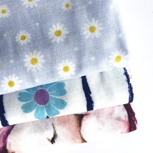 KuangHeng Offre Spéciale haute Qualité Mousseline Tissus Imprimés En 100% <span class=keywords><strong>coton</strong></span> <span class=keywords><strong>Double</strong></span> <span class=keywords><strong>Gaze</strong></span> Serviette <span class=keywords><strong>De</strong></span> Bain Bébé Vêtements <span class=keywords><strong>De</strong></span> Nuit Bavoir Textile Par <span class=keywords><strong>mètre</strong></span> - Product Image 3