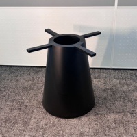 Table basse compacte et peu encombrante, ronde, moderne, avec structure en fer et plateau en MFC, idéale pour le bureau, la réception des invités et les négociations
