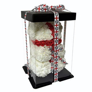 Oso de Rosas Inglesas de Lujo, Hecho a Mano, con Lazo de Fútbol, en Caja de Regalo Premium para Cumpleaños - Product Image 1