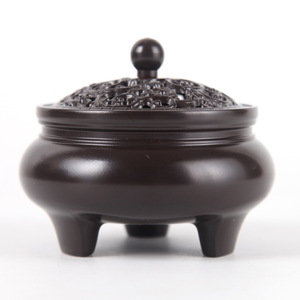 Brûleur d'encens rétro à trois pieds en cuivre pur Tongpu Craftsman, brûleur d'encens d'intérieur pour bois de santal, style zen antique - Product Image 1