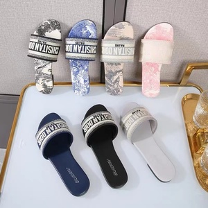Chaussures plates brodées de lettres, imperméables et respirantes, style fourrure, nouvelle collection printemps-hiver 2026, tige en tissu, toutes saisons - Product Image 2