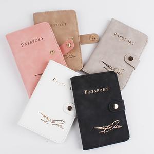 Vente en gros couverture de passeport de voyage étanche et portable à la mode logo personnalisé porte-cartes en cuir PU portefeuille de documents durable - Product Image 1