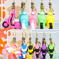 Porte-clés 3D créatif en silicone en forme de dessin animé pour scooter/moto, pendentif mignon en forme de poupée tridimensionnelle pour femme, décoration raffinée