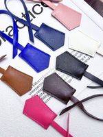 En gros, Breloques de sac à main en cuir PU, polyvalentes et tendance, accessoires de bagage, livrées directement
