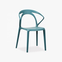 Chaise de salle à manger moderne empilable en plastique PP avec accoudoirs, chaise d'extérieur moulée intégrée pour patio et café