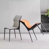 Chaises de salle à manger modernes européennes de luxe avec siège en cuir PU et pieds en acier carbone - Utilisation écologique pour la maison et les restaurants