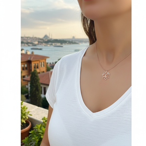Collier pendentif fin en argent sterling 925 Azuris, design lotus, accessoire élégant et stylé, Turquie - Product Image 3