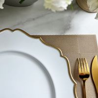 Haute qualité 13 pouces fleur forme assiette décorative cadre doré cuisine couverts accessoires fête de mariage en plastique charge plante