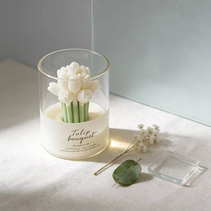 Bougie parfumée artisanale aux fleurs en stock avec logos personnalisables, idéale pour la décoration d'hôtels et de spas, parfums variés - Product Image 3