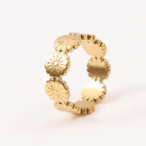 Trendy Jewelry Waterproof Stainless Steel 18K Gold Plated Full Daisy Cast Flower Summertime Ring