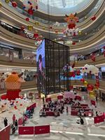 Écran LED transparent d'intérieur P3.91 pour la location de scènes et les événements, affichage LED de fenêtre haute luminosité 4500 nits