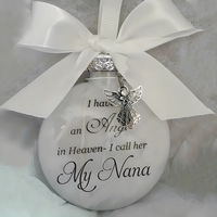 Heaven 8 cm weißer Feder-Ornament-Anhänger, Kunststoffkugel, Kreisform mit Namen von Verwandten, zum Aufhängen im Schlafzimmer, als Erinnerungsstück
