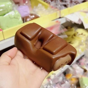 Juguete de Peluche con Forma de Barra de Chocolate para Gatos, Juguete de PU Suave de Rebote Lento, Alivio del Estrés, Simulación de Comida para Animales, Juguete de Descompresión - Product Image 2