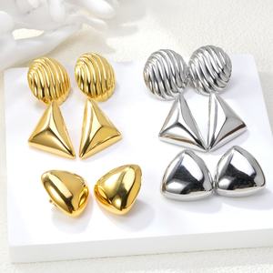 Boucles d'oreilles clous géométriques triangulaires texturées ovales en acier inoxydable plaqué or 18 carats pour femmes, vente en gros - Product Image 1