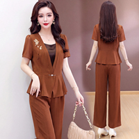 Ensemble deux pièces pour femme, collection été 2026 : Haut peplum à col en V et pantalon large – Idéal pour le bureau et les trajets quotidiens, design tendance.
