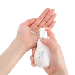 Crema Corporal Blanca con Fragancia Orgánica Japonesa 100ml, Hidratante, Cuidado Botánico para la Piel, Botella con Bomba, Hecho en Japón - Product Image 2