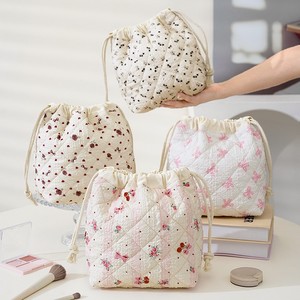 Pochette à maquillage matelassée à cordon pour femmes, imprimé floral avec nœud, trousse de toilette douce de grande capacité, sac de rangement de voyage - Product Image 5