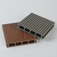 Planches de terrasse en WPC de qualité commerciale, résistantes aux charges lourdes, lisses, extérieures, à emboîtement, anti-usure, pour les rues commerciales et les cafés