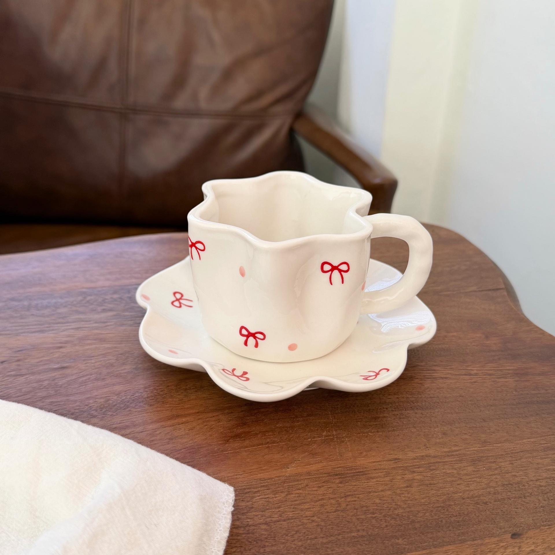 Tasse décorative blanche en forme de nœud, capacité de 250 ml + assiette de 15 cm.