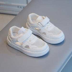Nouvelles chaussures d'été blanches pour enfants <span class=keywords><strong>Sandales</strong></span> à la mode pour filles et garçons <span class=keywords><strong>Sandales</strong></span> décontractées antidérapantes à semelle souple Chaussures pour enfants - Product Image 1