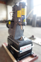 Marteau pneumatique à moteur triphasé pour le forgeage