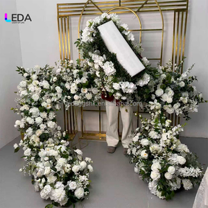 Camino de Mesa de Flores Artificiales LEDA, Color Verde Eucalipto con Rosas Blancas, Decoración para Mesa - Product Image 4