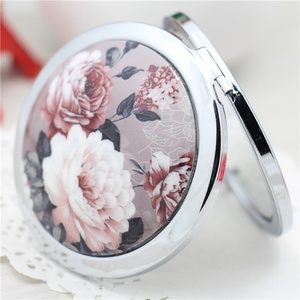 China Factory's Mix Designs Small Size Ceramic Compact Flower Mirror for Promotional Purposes