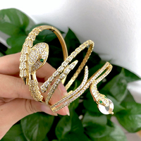 Pulsera de piel de pitón de lujo para mujer, brazalete curvo de cuerpo de serpiente, chapado en oro, latón, circón, ojos verdes, joyería