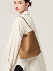 Sac fourre-tout en cuir véritable et daim, surface douce, grande capacité, sac à main à bandoulière, sac à main polyvalent pour les déplacements quotidiens pour femmes - Product Image 3