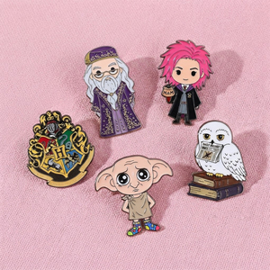 Pin de metal personalizado de esmalte suave estilo antiguo con cierre de mariposa para logotipo de empresa de anime, broche para solapa - Product Image 1