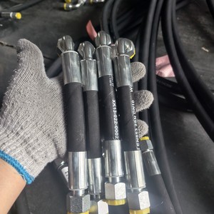 Tuyau en caoutchouc haute pression pour fluides constants, épaisseur de paroi 3,5 mm, tressé à deux couches de fil d'acier, pour véhicules de construction et - Product Image 1