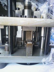 Macchina Pneumatica per Punzonatura Angolare in Alluminio con 4 Stazioni di Lavoro e 4 Stampi - Product Image 6