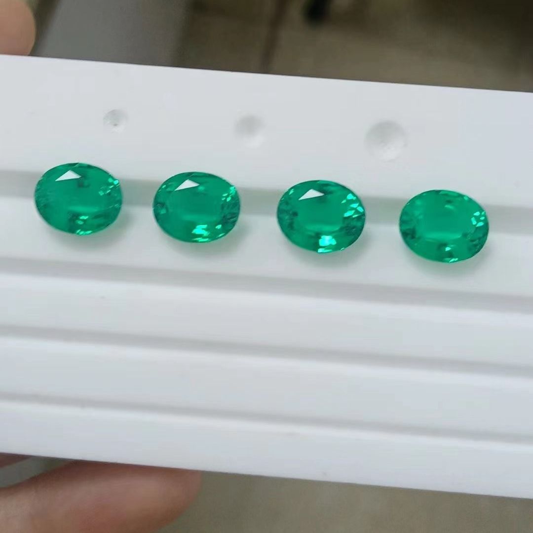 สีเขียวอ่อน