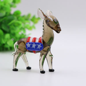 تمثال حمير زجاجي مزخرف بوزن الورق - Product Image 5