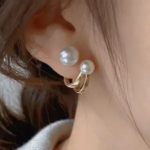 Designer Elegant Earring Claw Ear Hook Clip Earrings for Women 2 Big Pearl Gold Color Ear Earrings Fashion Jewelry Gift