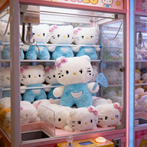Peluche Hello Kitty de 25 cm (8 pouces) pour machine à griffes et distributeur automatique - Product Image 1