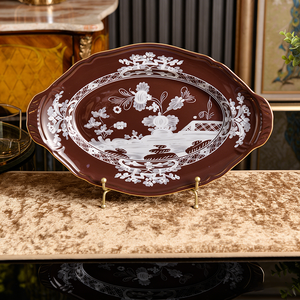 Plat de service élégant en porcelaine florale de style chinoiserie avec poignées et bordure dorée, en céramique, pour servir le poisson à la maison - Product Image 3