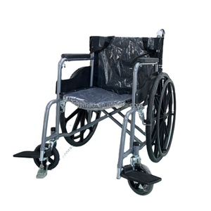 Silla de Ruedas Manual con Reposabrazos Abatibles, Capacidad de <span class=keywords><strong>200</strong></span> <span class=keywords><strong>KG</strong></span>, Rueda Trasera Inflable, Marco de Acero con Recubrimiento de Polvo Negro y Fibra de Carbono de 24 Pulgadas - Product Image 3