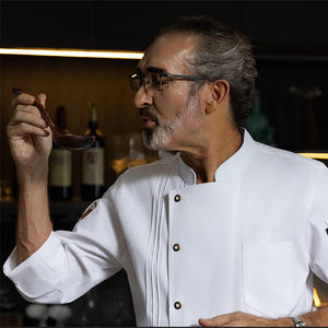 最高の耐熱性、防汚性、CE認証取得済み、カスタムロゴ入り、綿とスパンデックス混紡のメンズレストラン・バー用シェフユニフォーム - Product Image 5