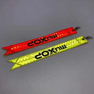 Sangle réfléchissante en PVC haute visibilité course de nuit en plastique porte-clés personnalisé réflecteur de vélo pendentif de sécurité pour l'équitation de nuit - Product Image 6