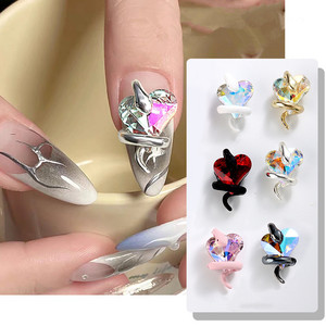 Offre Spéciale – Breloques Serpent 3D en Alliage Métallique Scintillant avec Diamants pour Décoration d'Ongles, Strass Cœur de Luxe pour Nail Art - Product Image 2