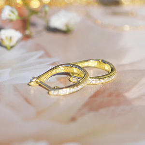 Orecchini a Cerchio Tiffany & Co. con Diamanti, Oro 18K, Taglio Brillante Rotondo, Colore G, Diamanti Naturali, Classici da Donna per Uso Quotidiano - Product Image 5