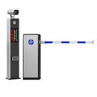 Système de recharge automatique intelligent pour véhicules avec barrière élévatrice à positionnement optimal et reconnaissance de plaque d'immatriculation intégrée