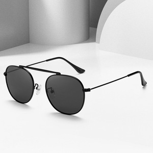 Lunettes de soleil rondes style punk, monture intégrale, verres TAC, protection UV400, unisexe, style streetwear tendance pour hommes et femmes - Product Image 1