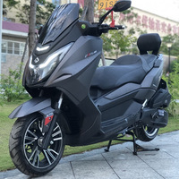 Moto Cruiser Yamaha Majesty ZY125T-15 avec grand béquille latérale, vitesse maximale 90 km/h, idéale pour les longs trajets
